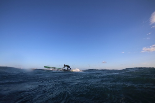 Windsurfing and kitesurfing at Harbour Wall in El Medano Tenerife 05-11-2017