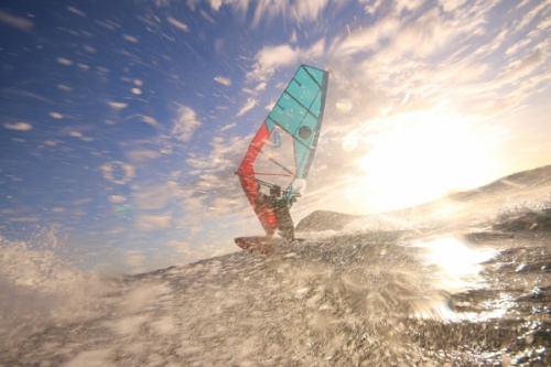 Windsurfing and kitesurfing at Harbour Wall in El Medano Tenerife 05-11-2017