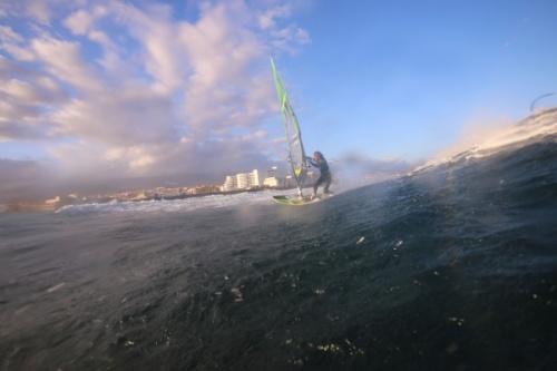 Windsurfing and kitesurfing at Harbour Wall in El Medano Tenerife 05-11-2017
