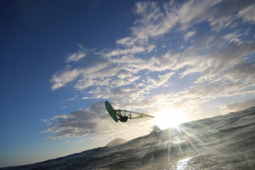 Windsurfing and kitesurfing at Harbour Wall in El Medano Tenerife 05-11-2017